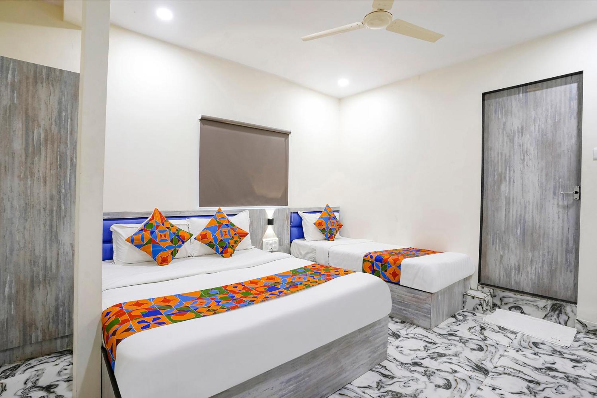 Fabexpress Good Luck Residency - Nr Nesco Exhibition Center Hotel Mumbai Exterior photo